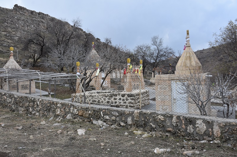 Ezidi mezarlığı